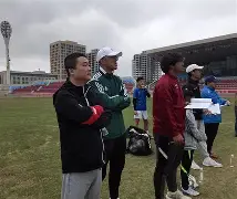 包含加拿大足球女将招募新血，迎接挑战的词条
